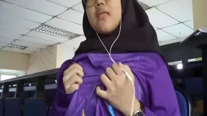 Abg Pelajar Hijab Eksib Di Kelas